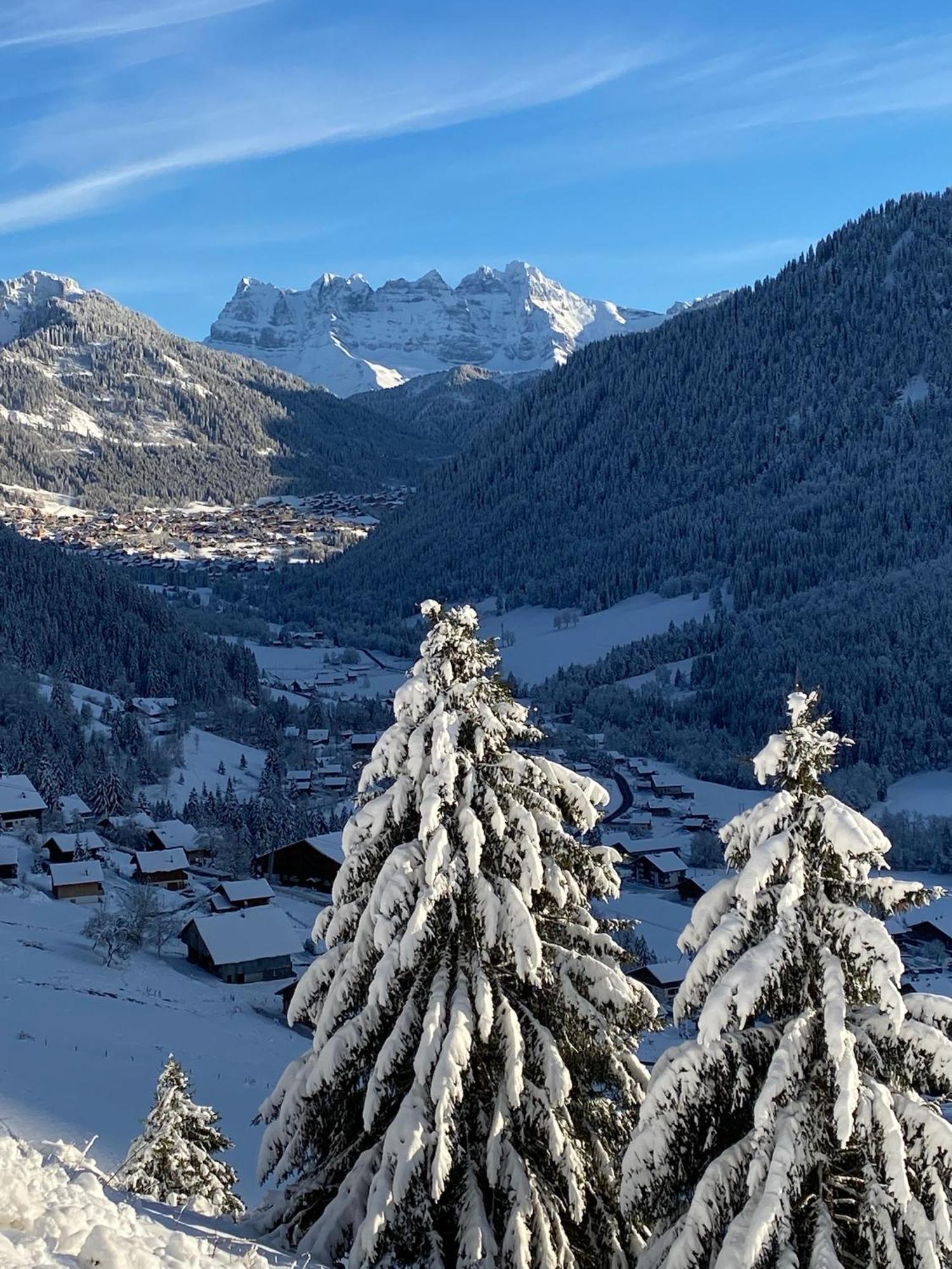 Charming, Cosy Chalet Nestled In A Breathtaking Surrounding With Spectacular, Stunning Mountain Views La Chapelle-d'Abondance Luaran gambar